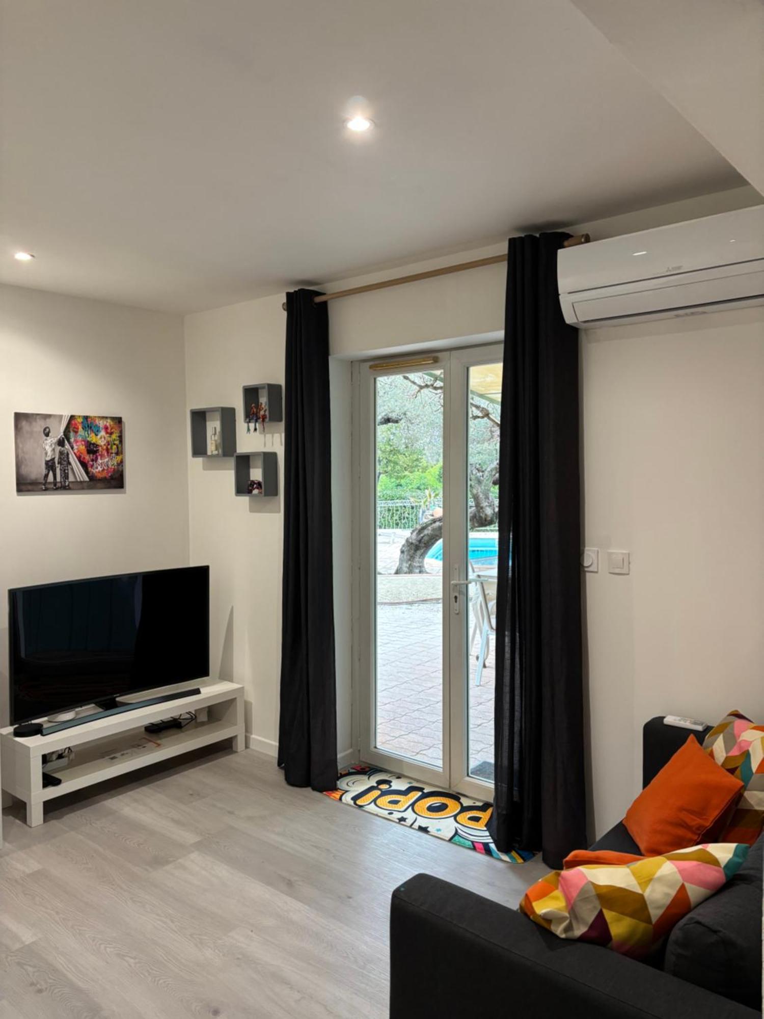 La Cigaliere 1 Charmant T1 Bis Avec Terrasse Dans Villa Sollies-Ville Ngoại thất bức ảnh